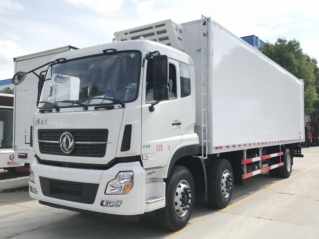 (Länge: 9,4 Meter) Dongfeng Tianlong dreirädriger Kühltransporter