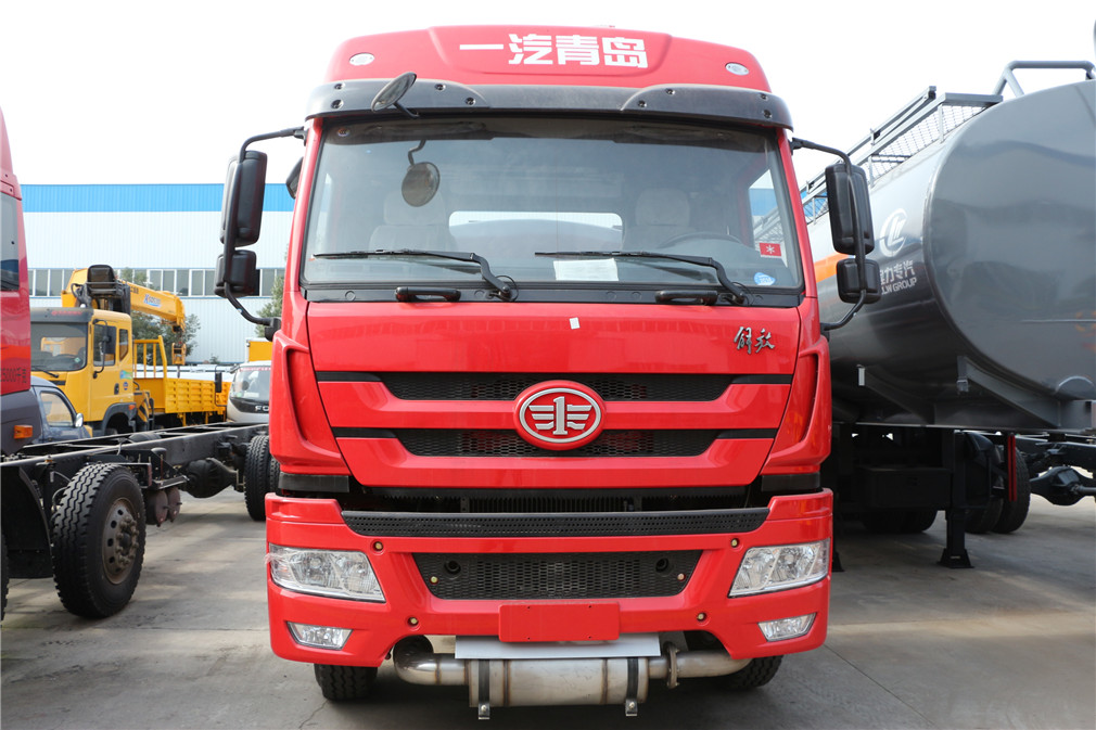 Jiefang Huan V Vordervier hintensechs [20 cubic] brennbarer und korrosiver Stoffbehälter Transportfahrzeug