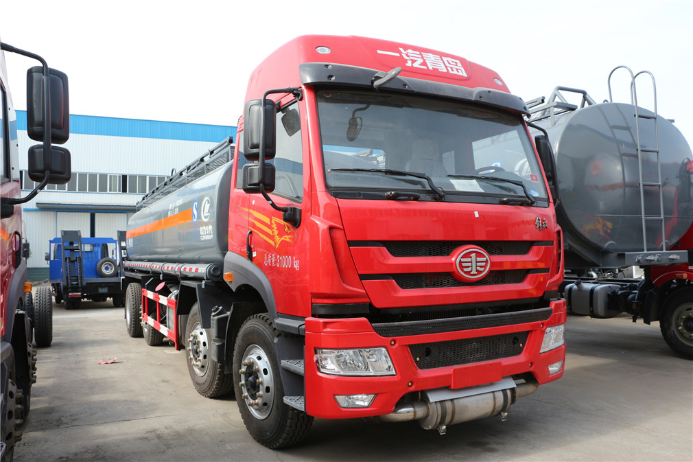 Jiefang Huan V Vordervier hintensechs [20 cubic] brennbarer und korrosiver Stoffbehälter Transportfahrzeug