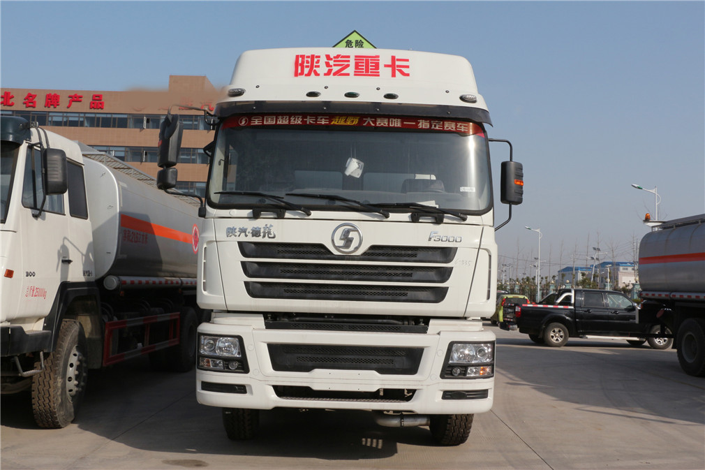 Shaanxi Auto Delong Vorder-vier Hinten-acht [34 Kubik] Öltransporter
