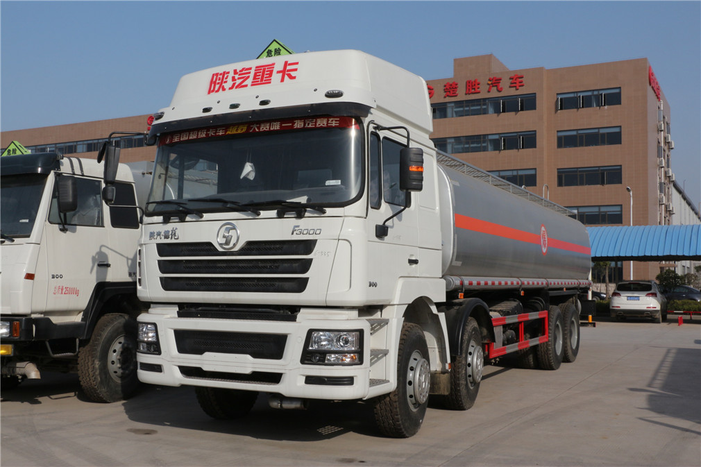 Shaanxi Auto Delong Vorder-vier Hinten-acht [34 Kubik] Öltransporter