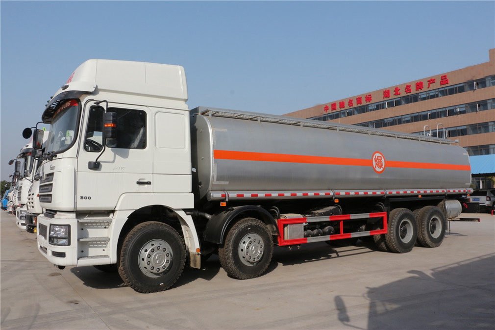 Shaanxi Auto Delong Vorder-vier Hinten-acht [34 Kubik] Öltransporter