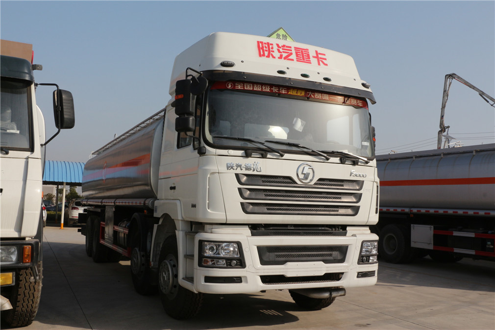 Shaanxi Auto Delong Vorder-vier Hinten-acht [34 Kubik] Öltransporter