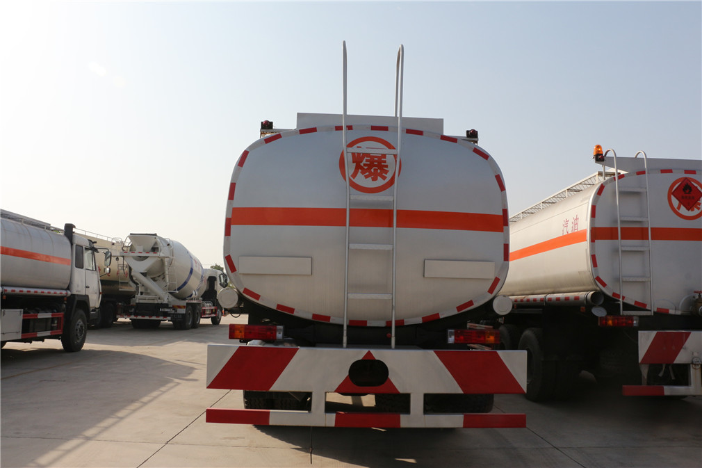 Shaanxi Auto Delong Vorder-vier Hinten-acht [34 Kubik] Öltransporter
