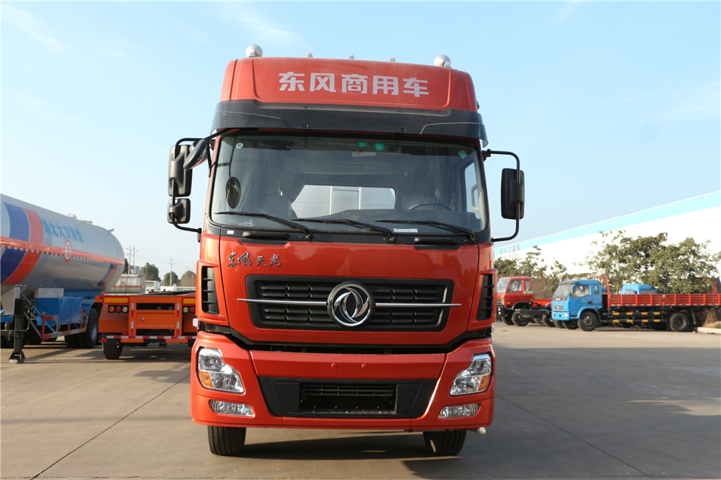 Dongfeng Tianlong 3-Achsen [42 Kubikmeter] Aluminiumlegierung Öltransporter Sattelschlepper