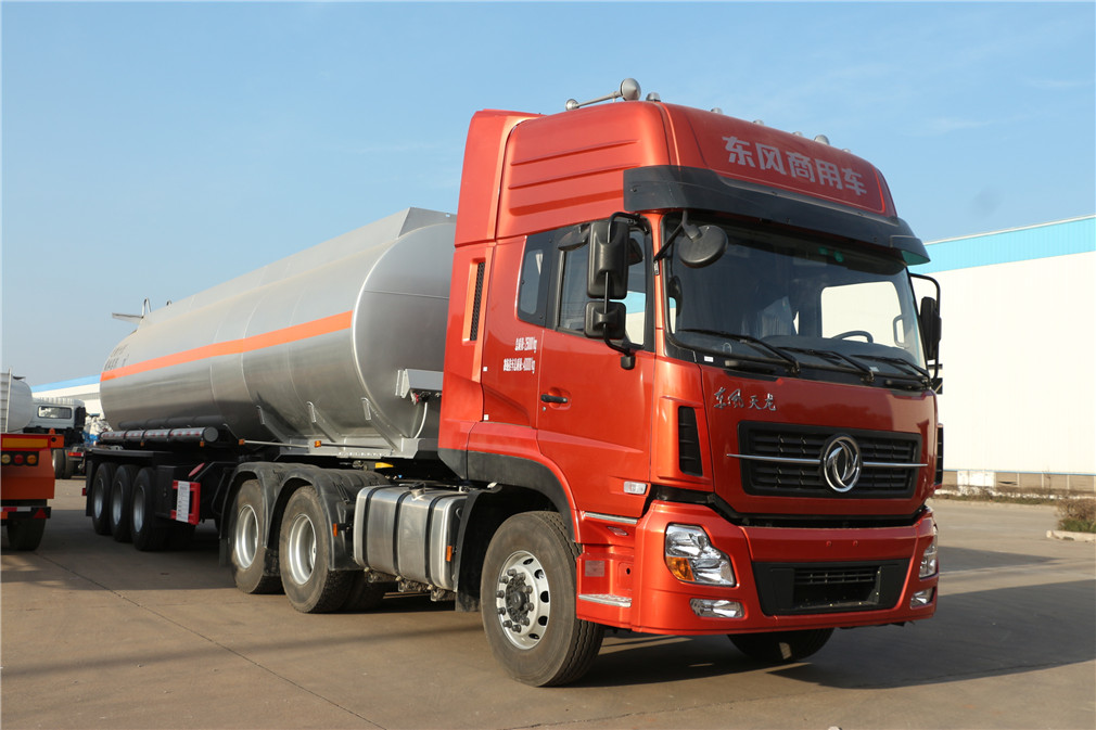 Dongfeng Tianlong 3-Achsen [42 Kubikmeter] Aluminiumlegierung Öltransporter Sattelschlepper