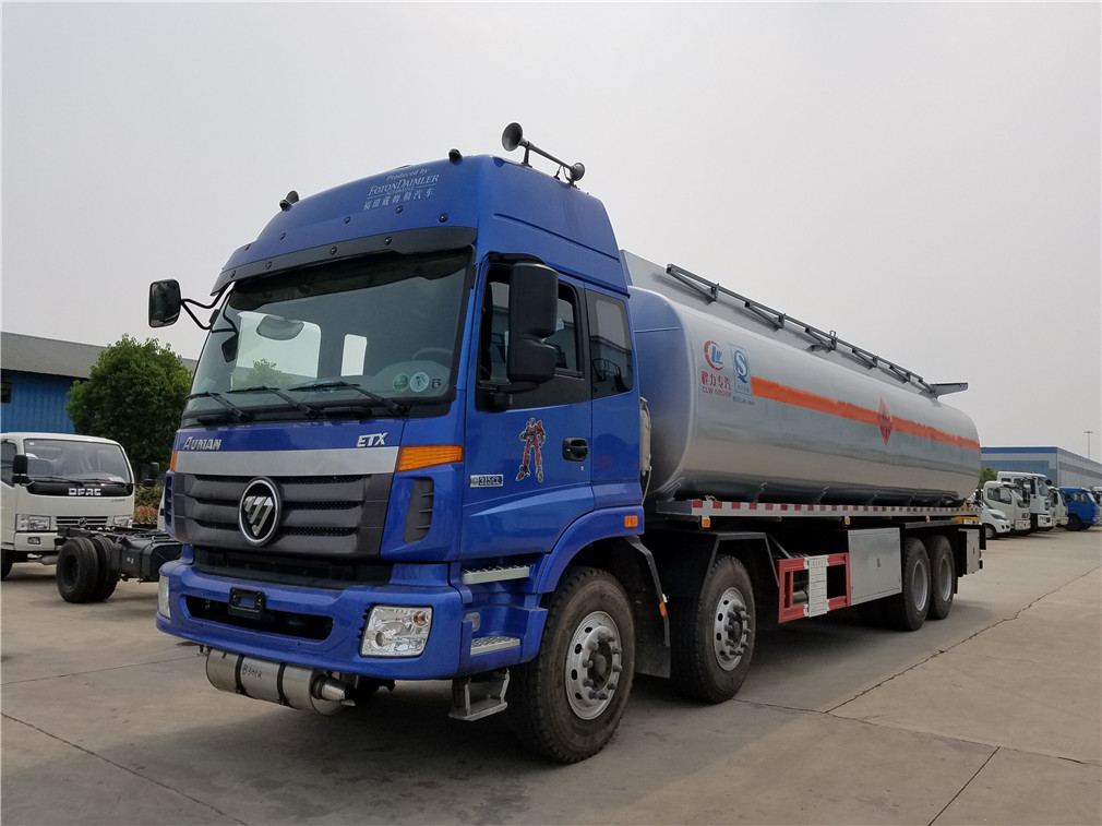 Futian Ouman 4x4 rückseitiger Öltransporter [25 Kubikmeter]