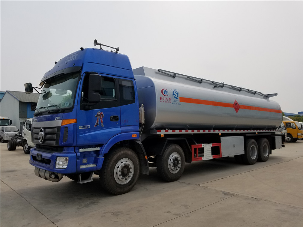 Futian Ouman 4x4 rückseitiger Öltransporter [25 Kubikmeter]