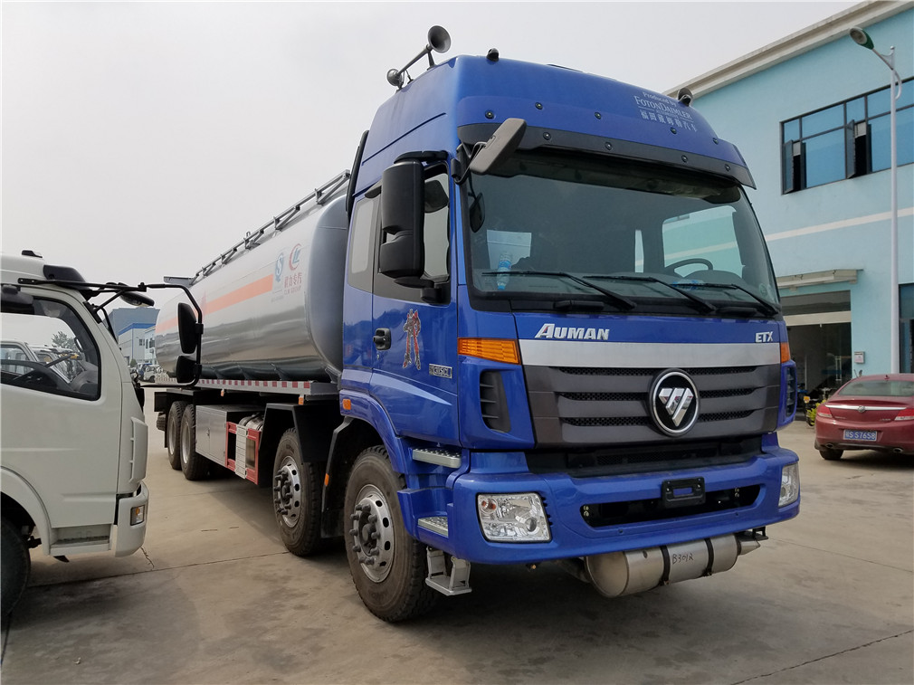 Futian Ouman 4x4 rückseitiger Öltransporter [25 Kubikmeter]