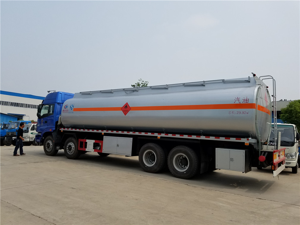 Futian Ouman 4x4 rückseitiger Öltransporter [25 Kubikmeter]