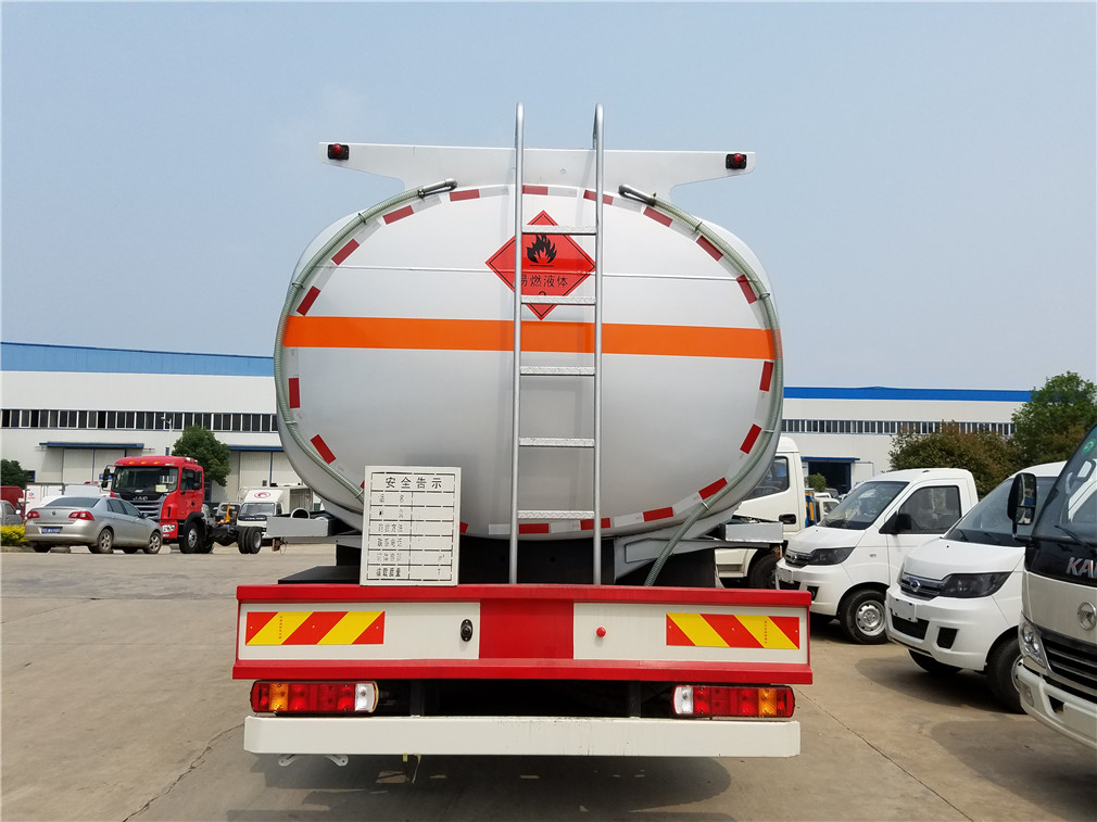 Futian Ouman 4x4 rückseitiger Öltransporter [25 Kubikmeter]
