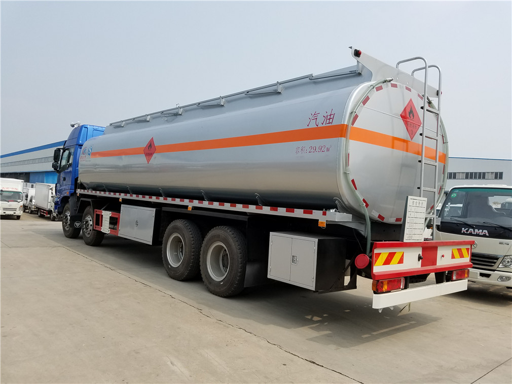 Futian Ouman 4x4 rückseitiger Öltransporter [25 Kubikmeter]