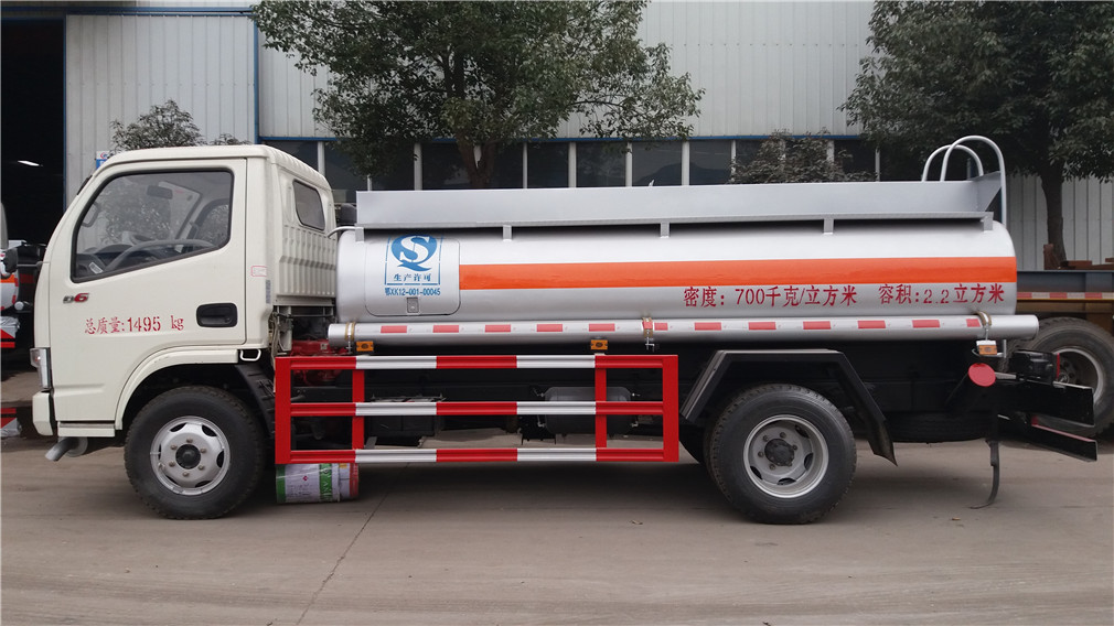 Dongfeng Xiaodu Likaka [2,5 Kubikmeter Kapazität, blauer Kennzeichen] Tankfahrzeug