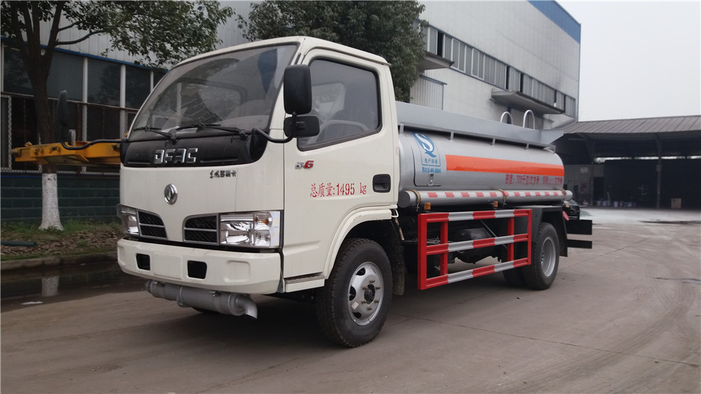 Dongfeng Xiaodu Likaka [2,5 Kubikmeter Kapazität, blauer Kennzeichen] Tankfahrzeug