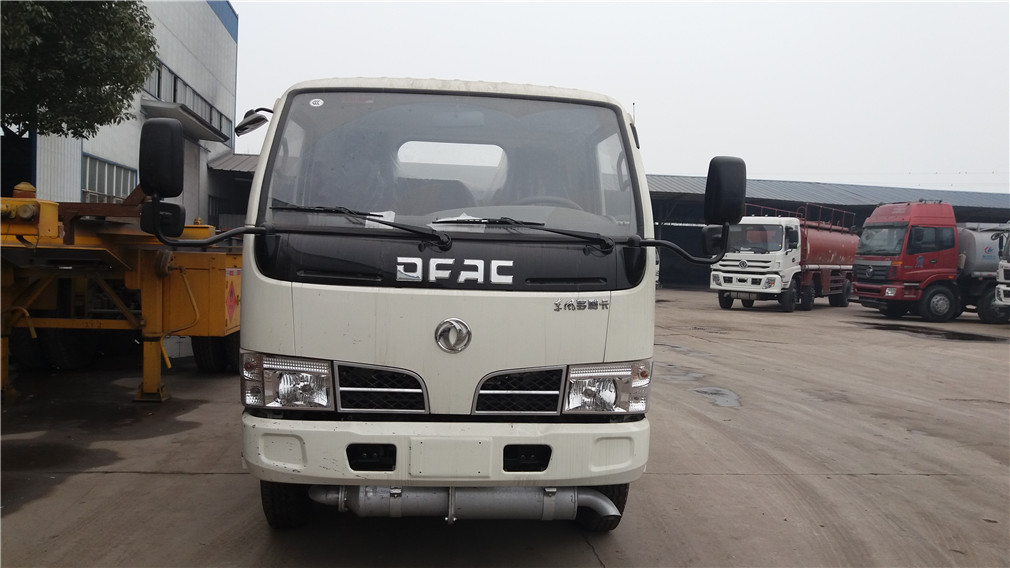 Dongfeng Xiaodu Likaka [2,5 Kubikmeter Kapazität, blauer Kennzeichen] Tankfahrzeug