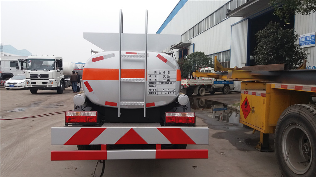 Dongfeng Xiaodu Likaka [2,5 Kubikmeter Kapazität, blauer Kennzeichen] Tankfahrzeug