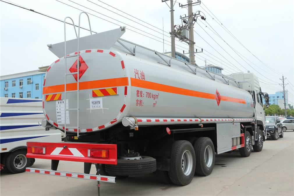 Dongfeng Tianlong Front-Vier Hinten-Acht [25 Kubikmeter] Öltanker