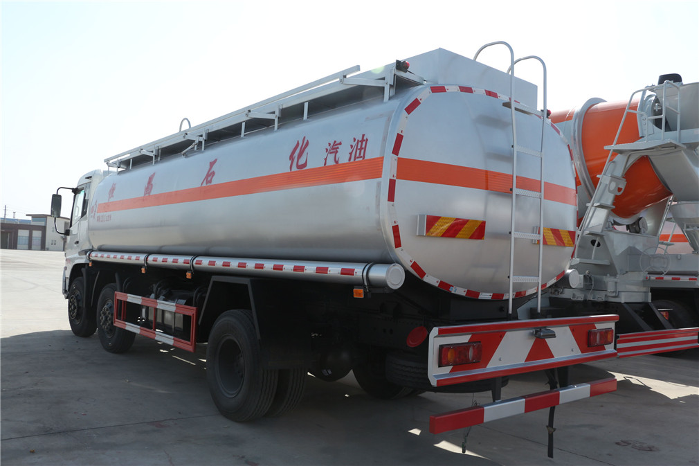 Dongfeng Tianjin Klein Three-Achsen [20 Kubikmeter] Öltransportfahrzeug