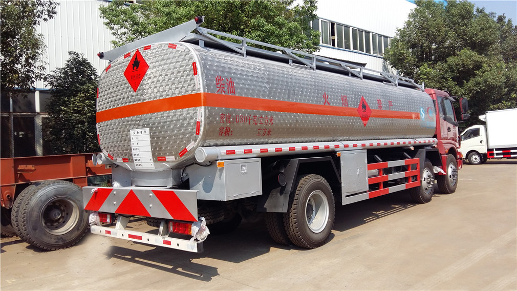 Futian Ouman Kleiner Dreiachsen [26 Kubik] Aluminiumlegierung Öltransportfahrzeug