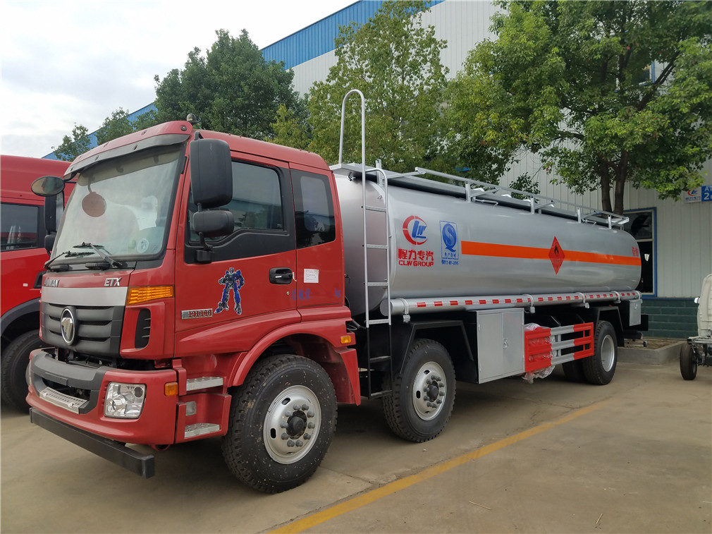 Futian Ouman Kleiner Dreiachsen [26 Kubik] Aluminiumlegierung Öltransportfahrzeug
