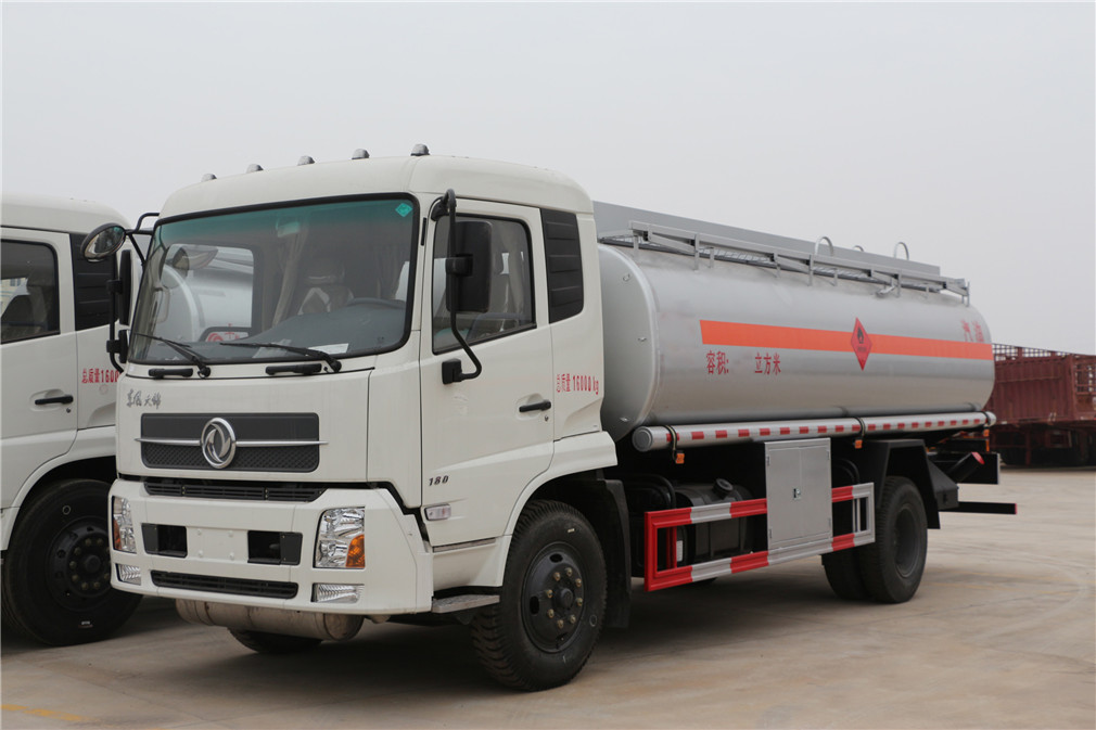 Dongfeng Tianjin Typ 【12-15 Kubikzähigkeit】 Öltanklastwagen