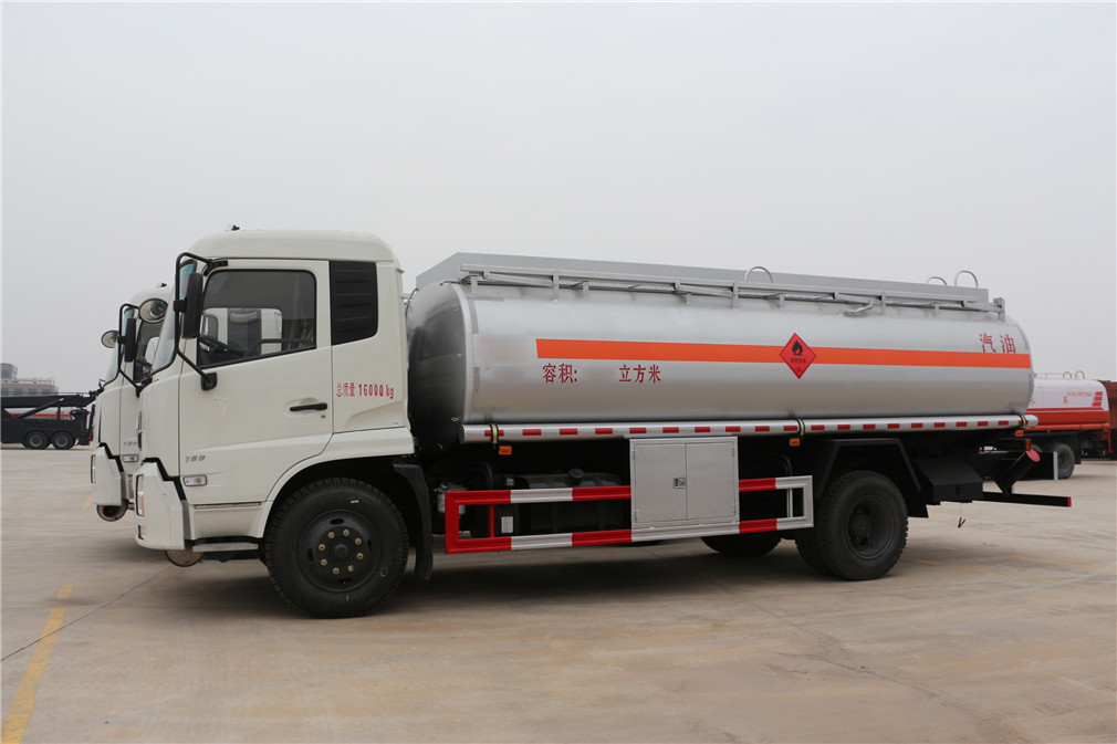 Dongfeng Tianjin Typ 【12-15 Kubikzähigkeit】 Öltanklastwagen