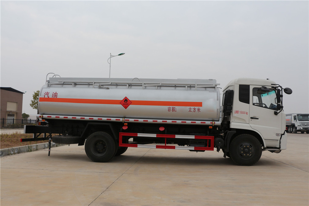 Dongfeng Tianjin Typ 【12-15 Kubikzähigkeit】 Öltanklastwagen