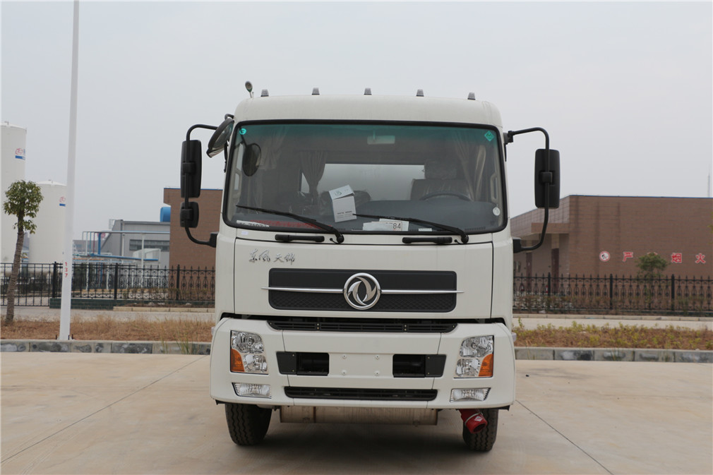 Dongfeng Tianjin Typ 【12-15 Kubikzähigkeit】 Öltanklastwagen