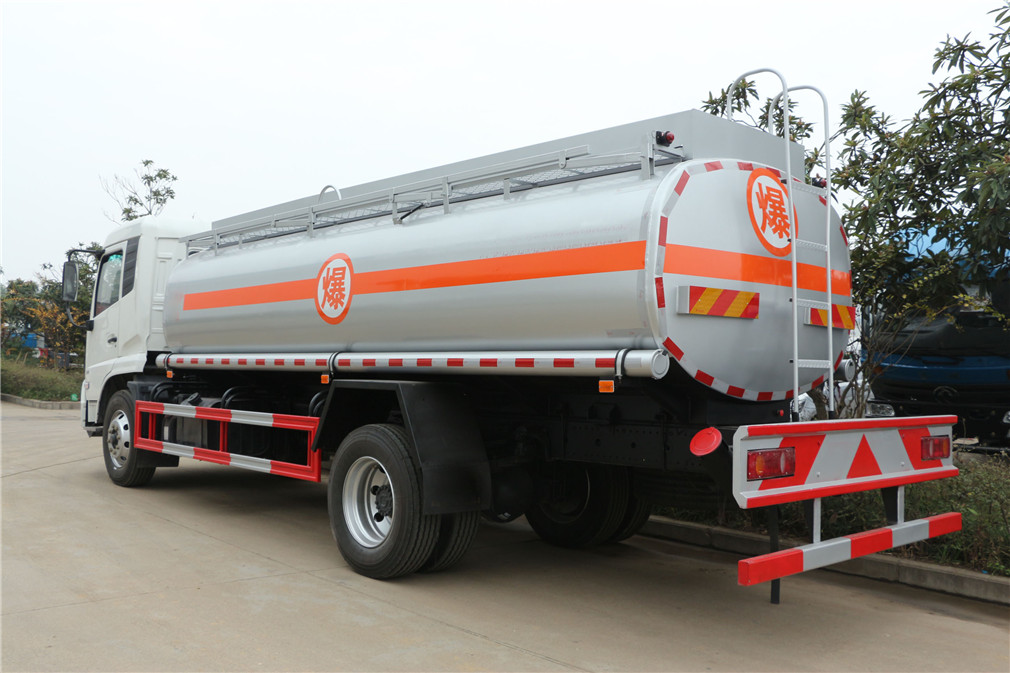 Dongfeng Tianjin Typ 【12-15 Kubikzähigkeit】 Öltanklastwagen