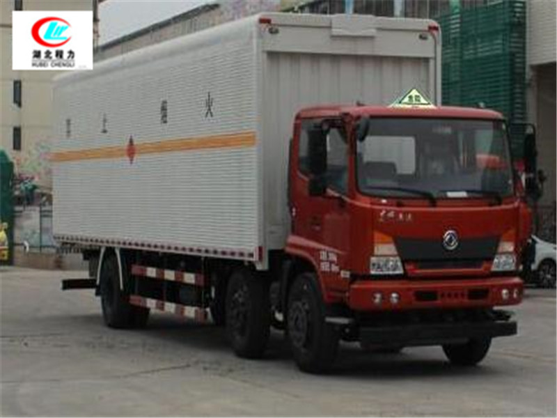 Ostwind Typ 4/Typ 9.6-Meter flüssigkeitenthaltendes Transportfahrzeug Boxenartig [Klasse 3]