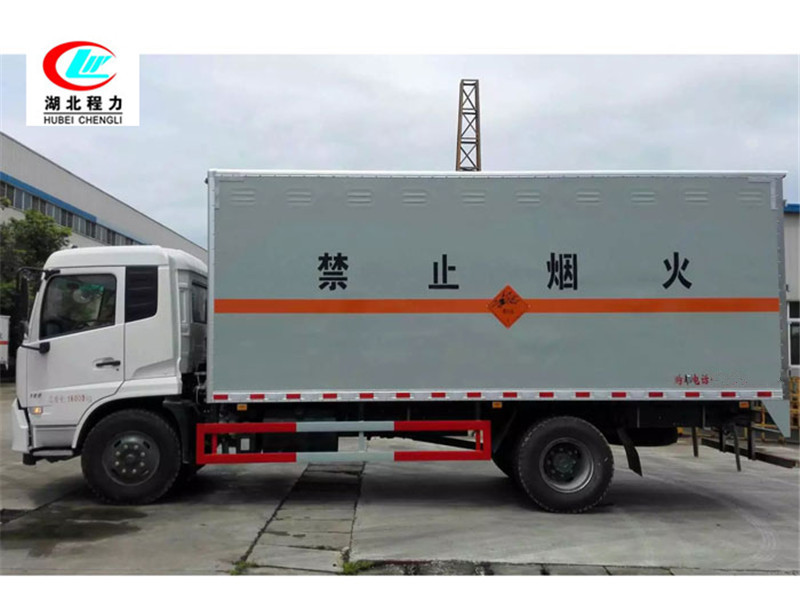 Dongfeng Tianjin 6.6-Meter entflammbare Flüssigkeit Boxenartiges Transportfahrzeug [Klasse III]