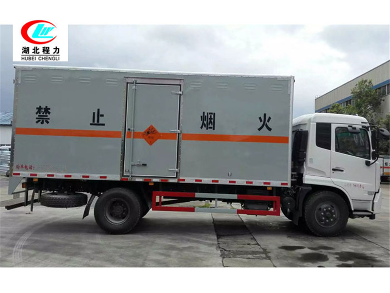 Dongfeng Tianjin 6.6-Meter entflammbare Flüssigkeit Boxenartiges Transportfahrzeug [Klasse III]