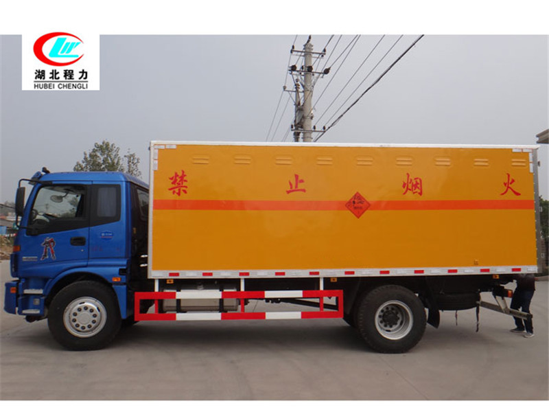 Futian Ouman 6,2-Meter brennbares Flüssigkeitsgut-Kastenwagen [Klasse 3]