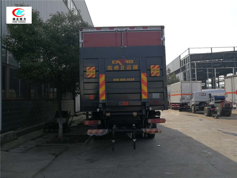 Ouman Typ 9,45-Meter-Box-Transportfahrzeug für verschiedene gefährliche Güter, vorne vier, hinten sechs 【Kategorie 9】