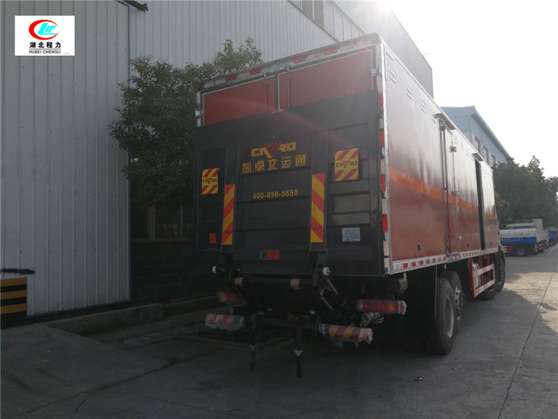 Ouman Typ 9,45-Meter-Gasfassender Kastenwagen für die Vorderpositionen vier und die Hinternpositionen sechs [Klasse II]