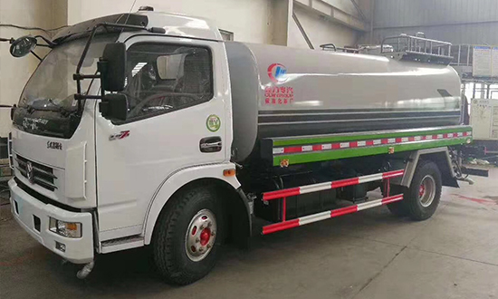Dongfeng Daoluika Wasserbesprühfahrzeug (8,5 Kubikmeter)