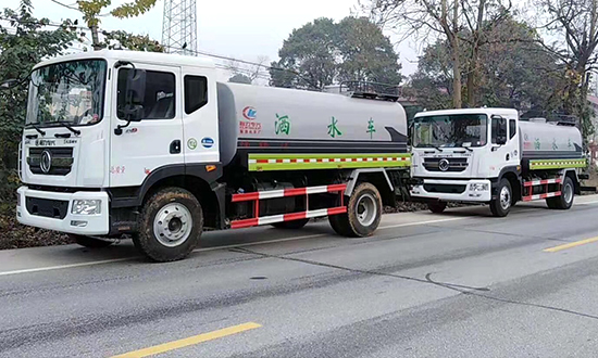 Dongfeng D9 Serie Sprinklerwagen (12 Kubikfächer)