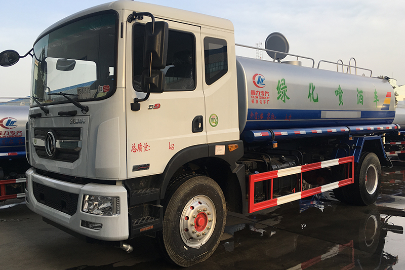 Dongfeng D9 Sprühwagen (15 Kubikvolumen)