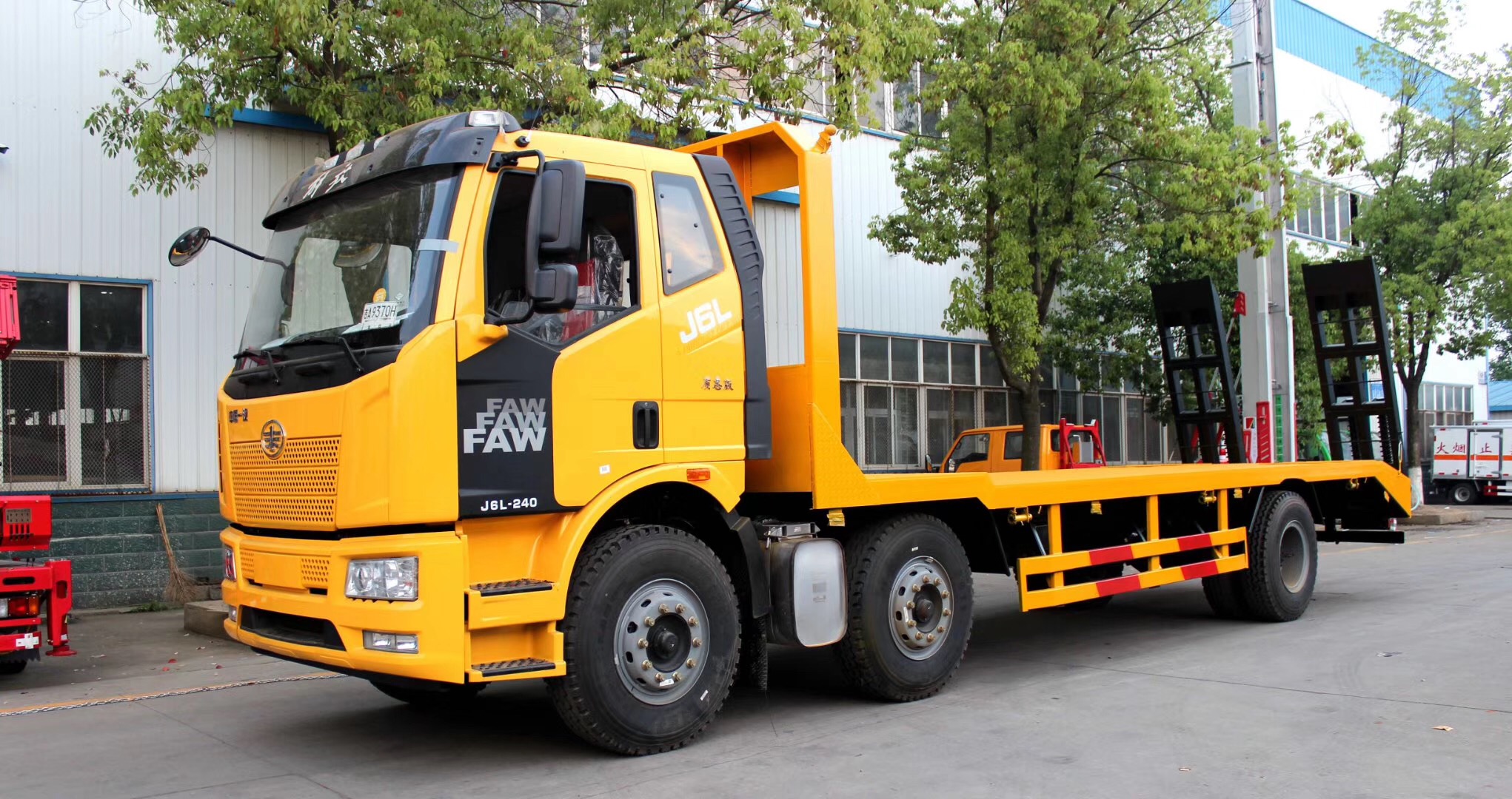 6X2 dreifachachsiges kleines Lastkraftwagen für Flachbett-Transport [15-25 Tonnen]