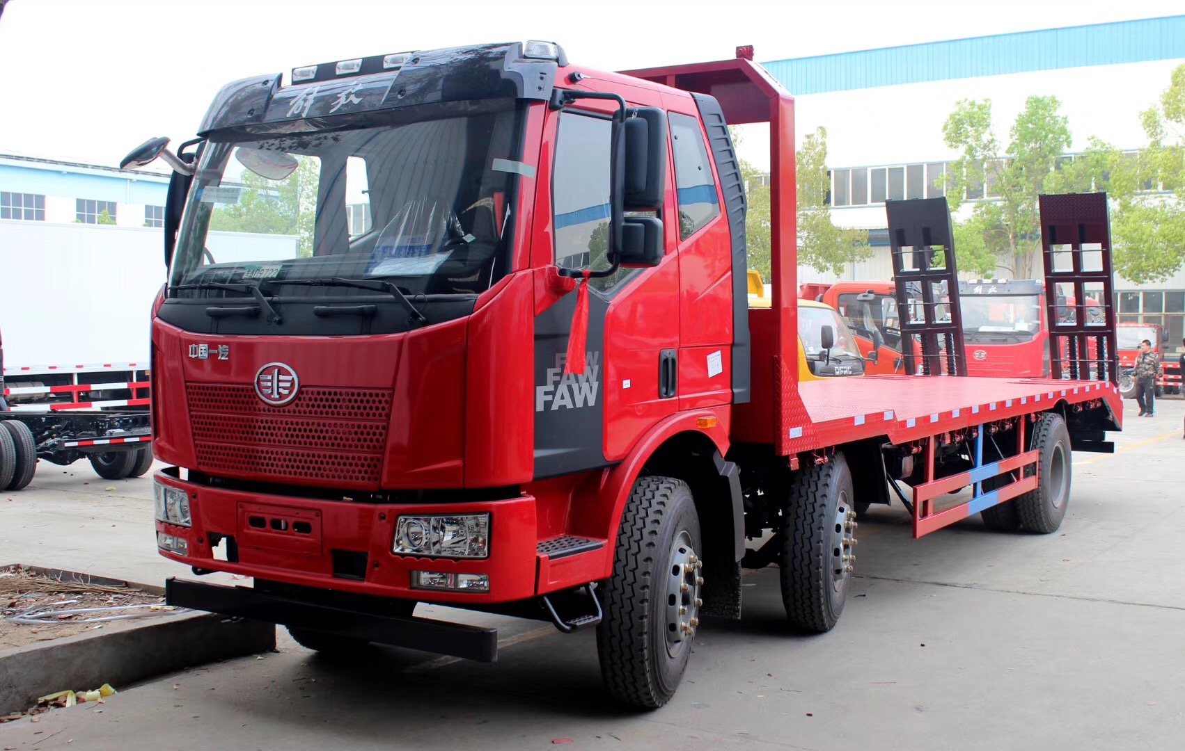 6X2 dreifachachsiges kleines Lastkraftwagen für Flachbett-Transport [15-25 Tonnen]