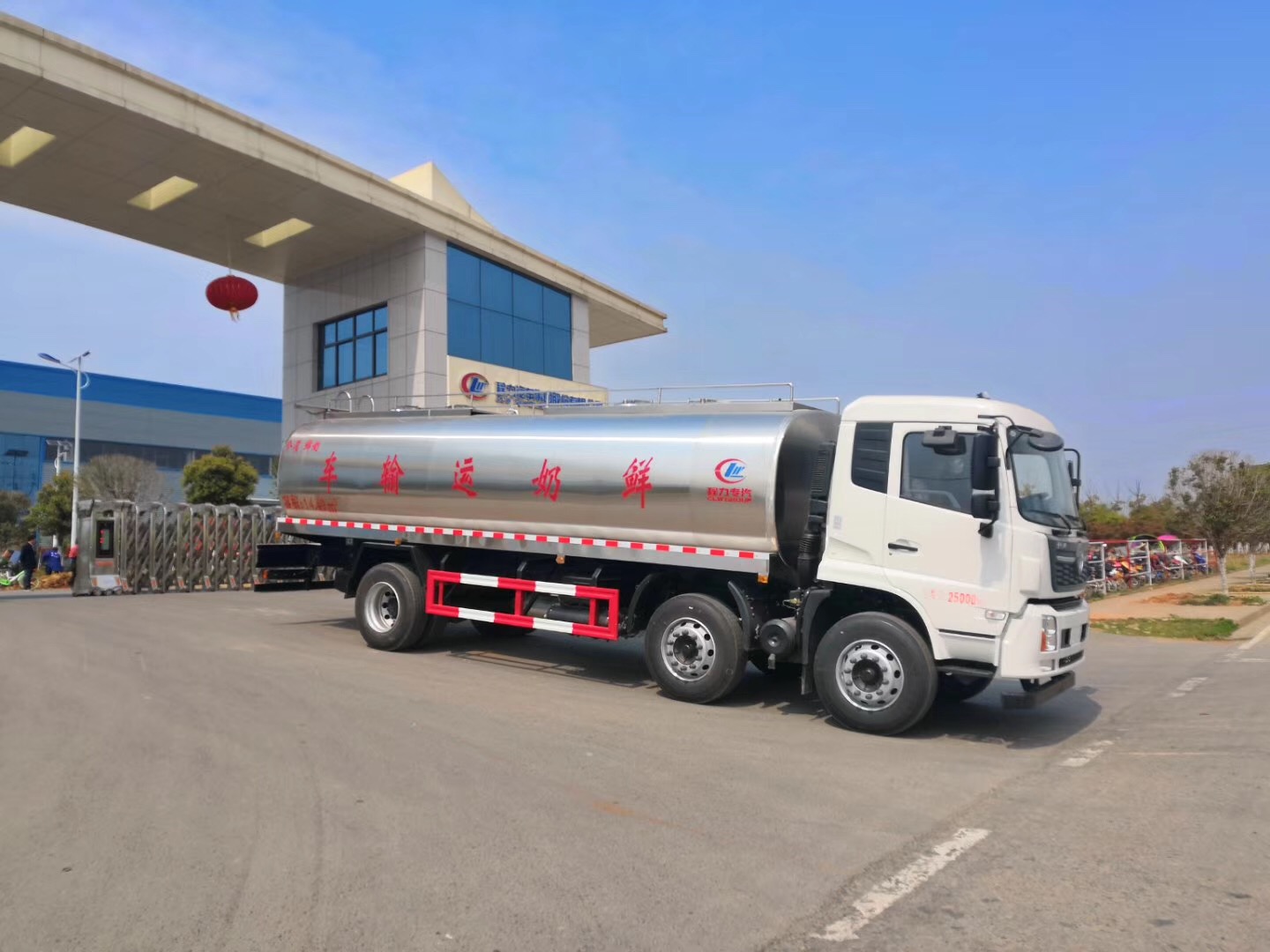 Dongfeng Tianlong 15-ton frisches Milchtransportfahrzeug