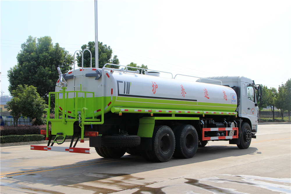 Dongfeng unten montierter hinterer Dreibogendurchlauf 20-m³ Wasser sprinkler Fahrzeug