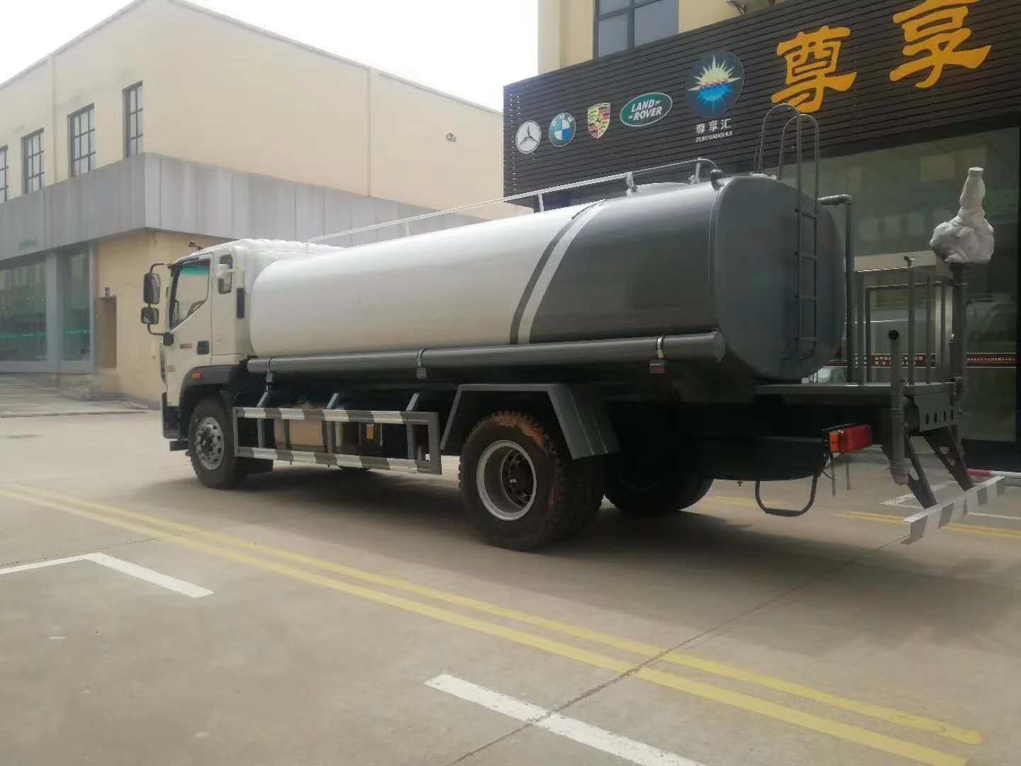 Futian Ruiwo 12-15 Tonnen Wasserwanne (mit Nebelsprüher)