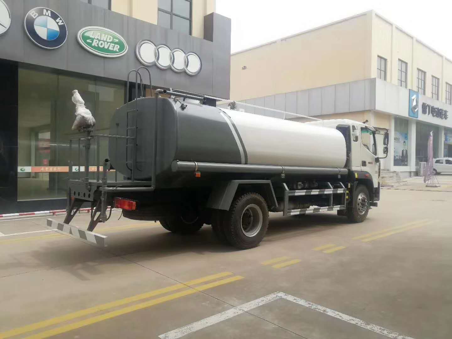 Futian Ruiwo 12-15 Tonnen Wasserwanne (mit Nebelsprüher)