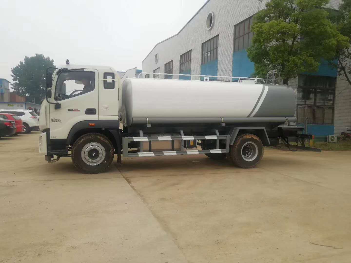 Futian Ruiwo 12-15 Tonnen Wasserwanne (mit Nebelsprüher)