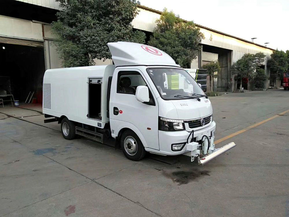 【1,5 Kubikkapazität, blauer Kennzeichen】 Dongfeng Tu Yi Straßensauger Fahrzeug