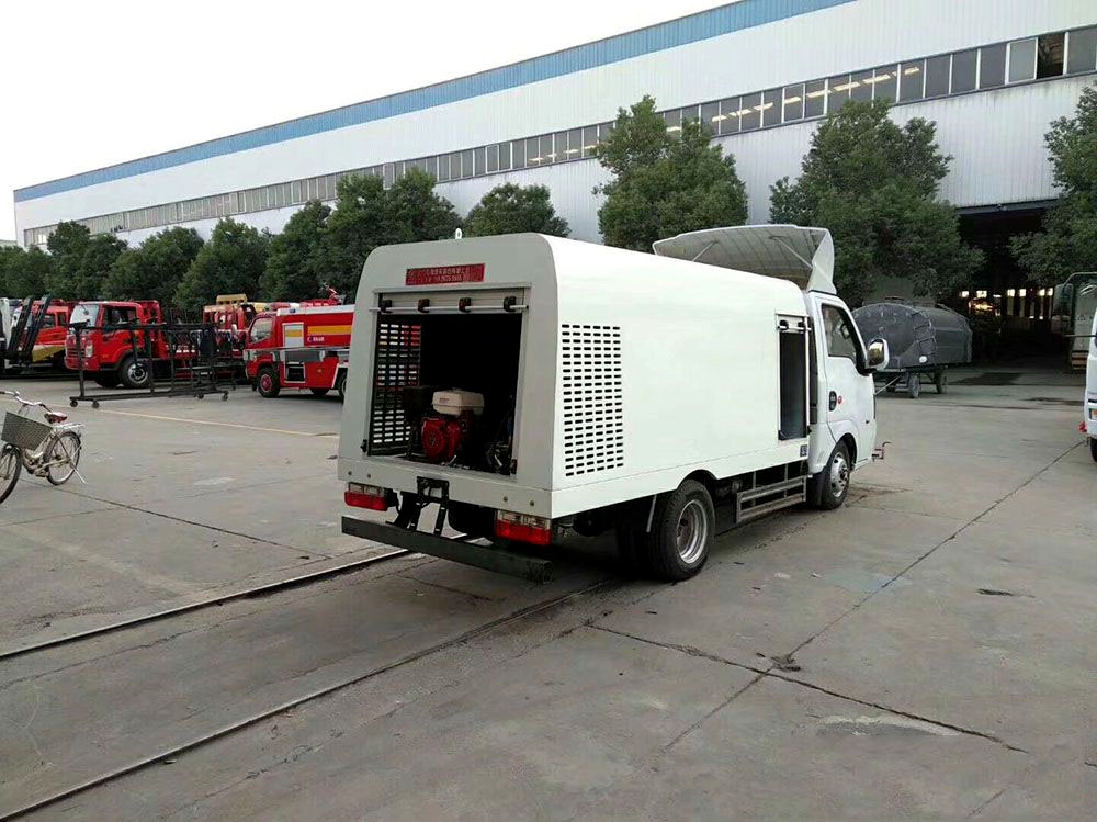 【1,5 Kubikkapazität, blauer Kennzeichen】 Dongfeng Tu Yi Straßensauger Fahrzeug