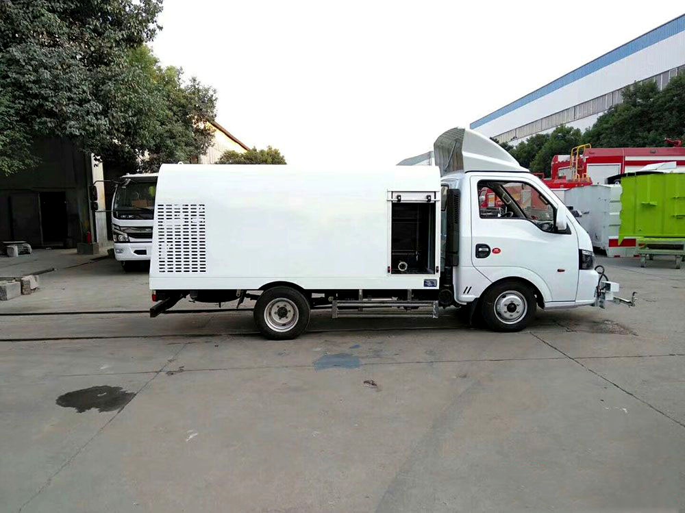 【1,5 Kubikkapazität, blauer Kennzeichen】 Dongfeng Tu Yi Straßensauger Fahrzeug