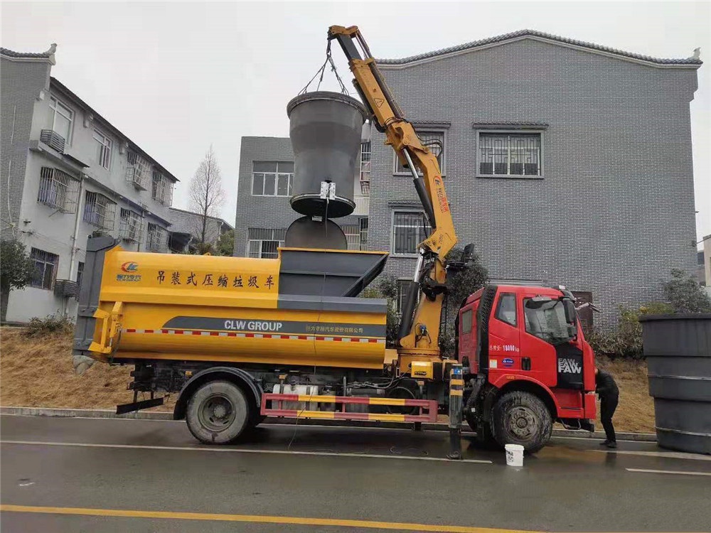 【12 Parteien】Liberation J6L - Installation des Kompressorgarbagefahrzeugs