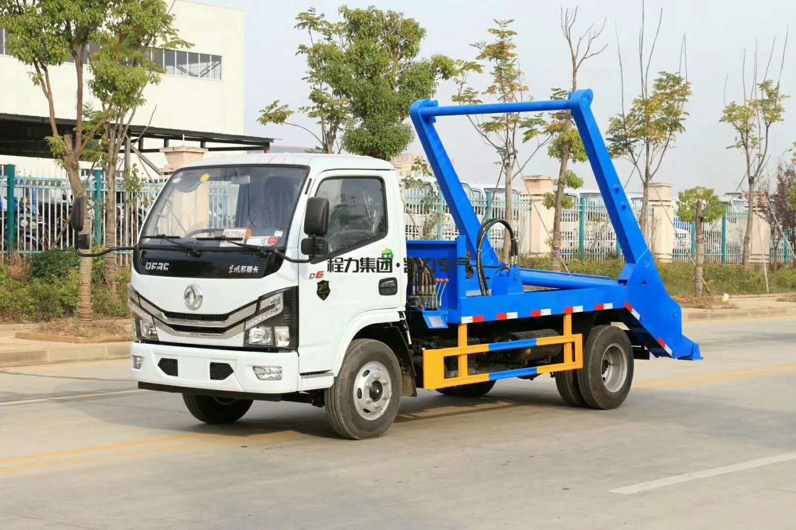 【6 Parteien】 Dongfeng D6 Schwenkarmmüllwagen
